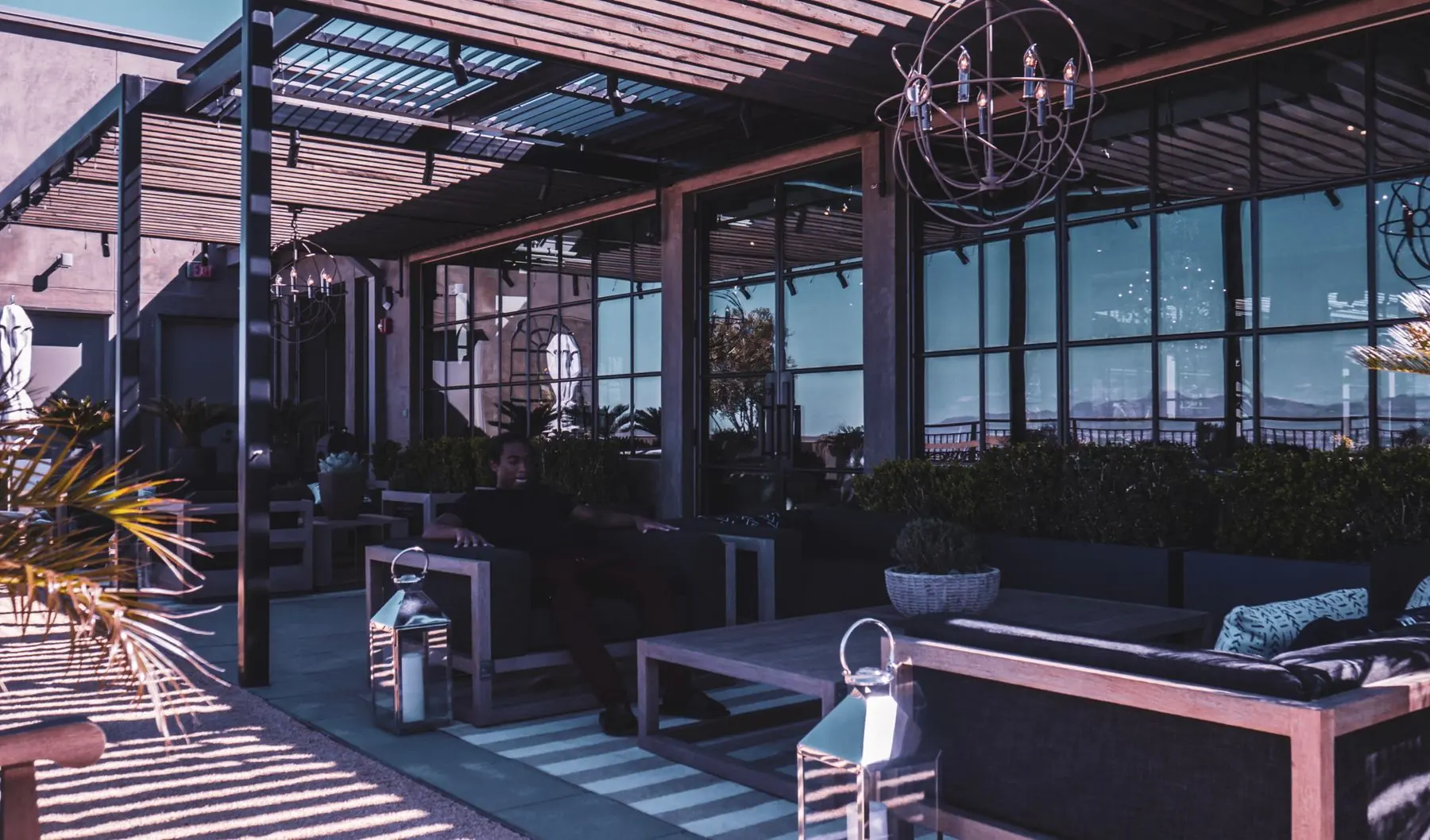 Resort v eni zgodbi — 3